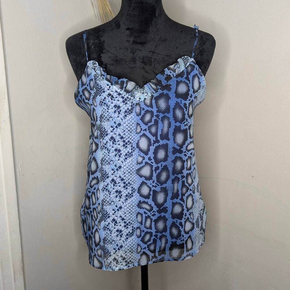 Blue and white snakeskin print3